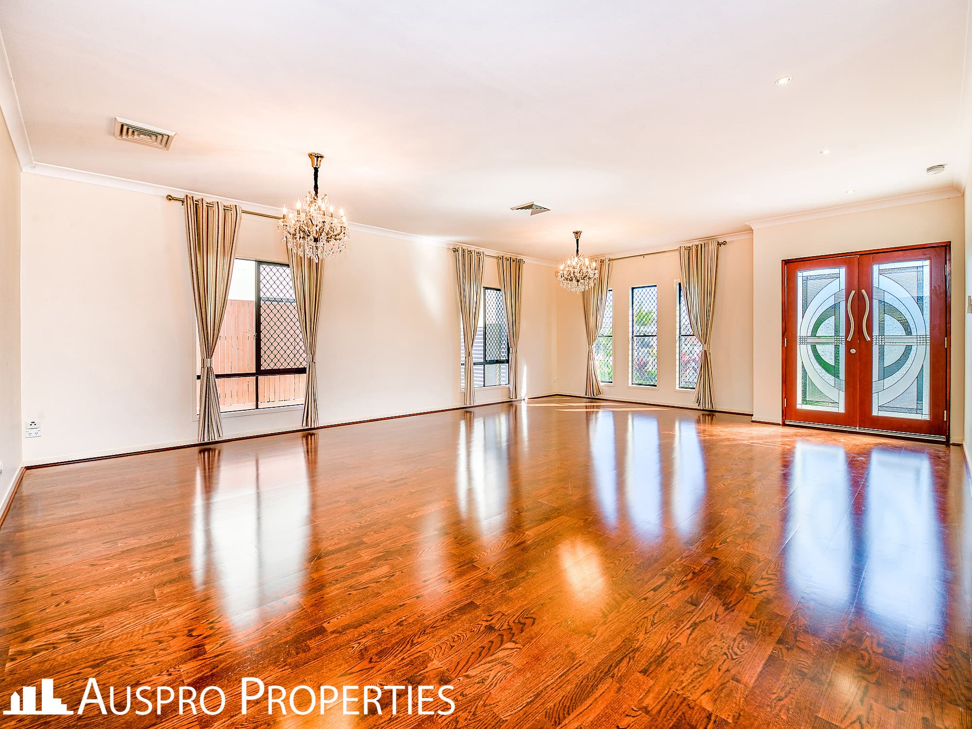 7 Beechwood Cl, Stretton - Thumbnail 2