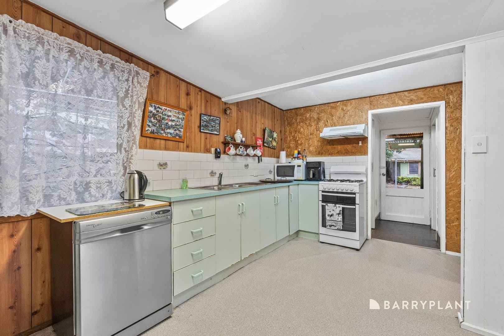 7 Daphne Crescent, Hurstbridge, VIC 3099, Hurstbridge - Thumbnail 2