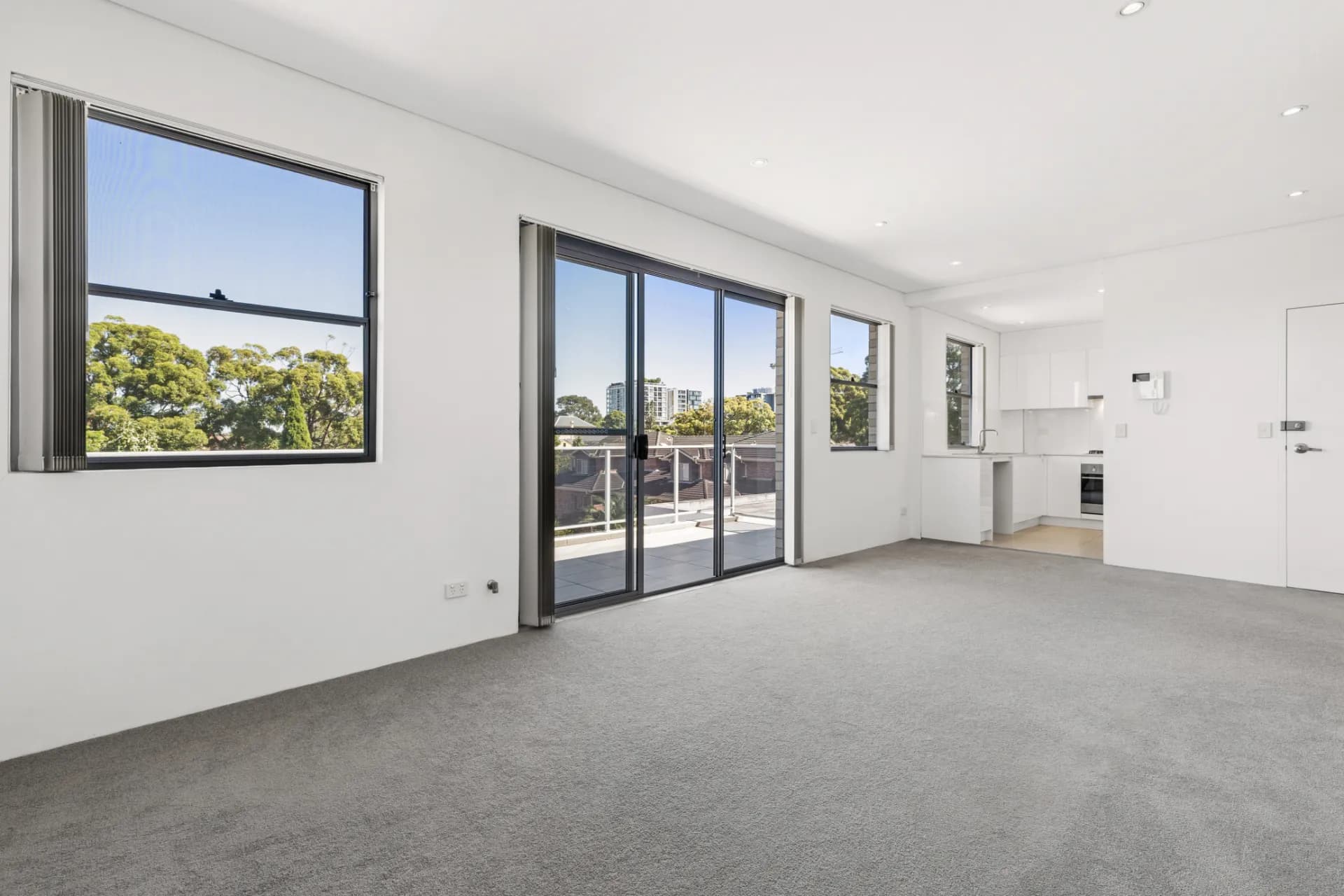 18/33 Gray Street, Kogarah, NSW, Kogarah - Thumbnail 2