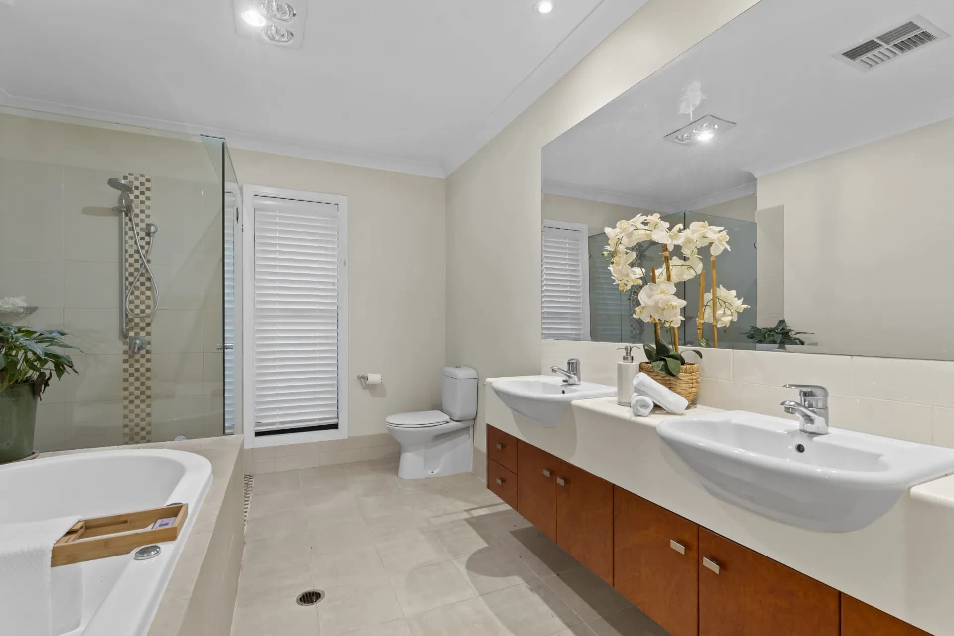 6 Mountain Ash Place, Brookwater, QLD, Brookwater - Thumbnail 8