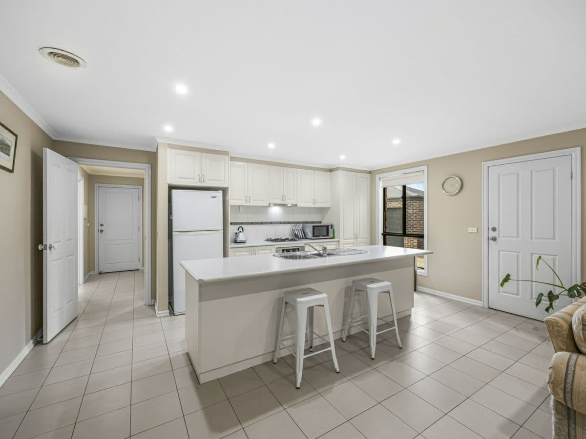 4/1 Hillside Drive, BALLARAT NORTH, Ballarat North - Thumbnail 2