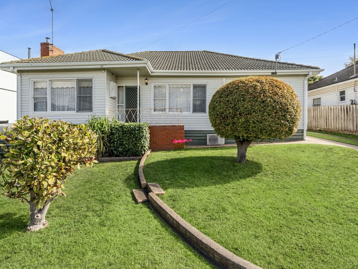 16 Bayview Parade, HAMLYN HEIGHTS, Hamlyn Heights - Thumbnail 2