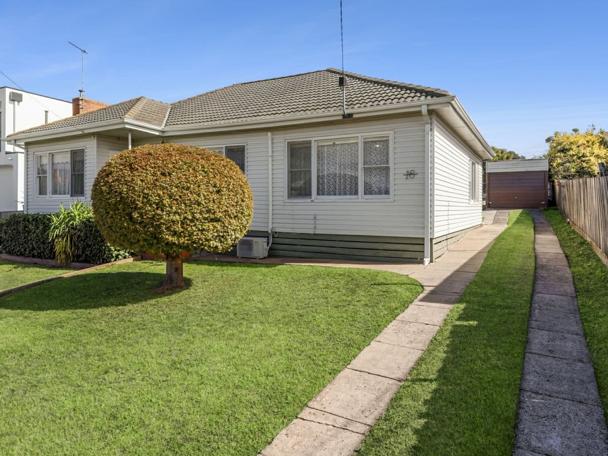 16 Bayview Parade, HAMLYN HEIGHTS, Hamlyn Heights - Thumbnail 3