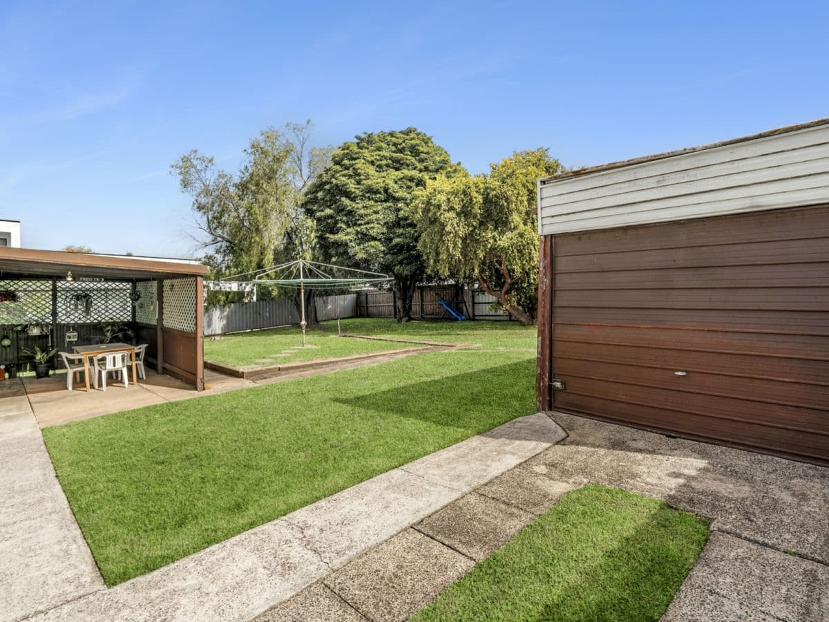 16 Bayview Parade, HAMLYN HEIGHTS, Hamlyn Heights - Thumbnail 4