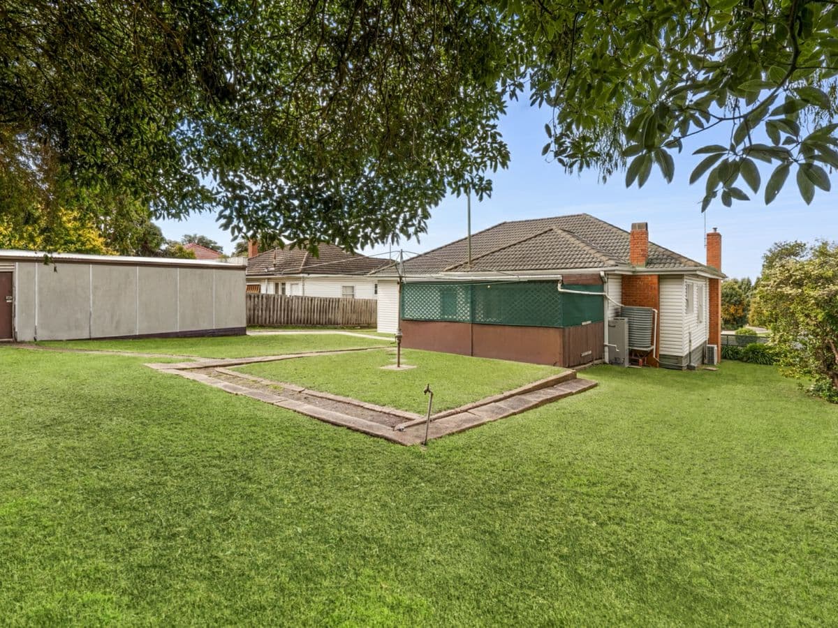 16 Bayview Parade, HAMLYN HEIGHTS, Hamlyn Heights - Thumbnail 5