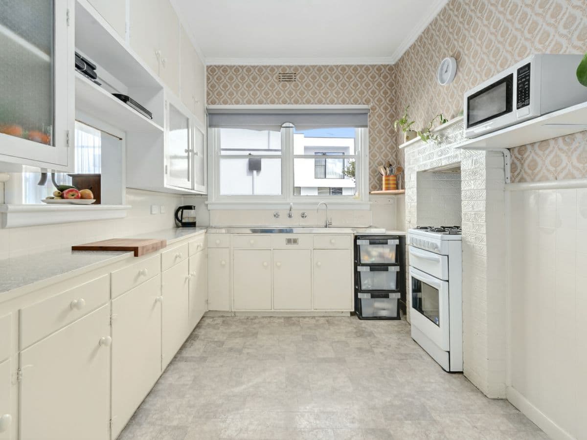 16 Bayview Parade, HAMLYN HEIGHTS, Hamlyn Heights - Thumbnail 8