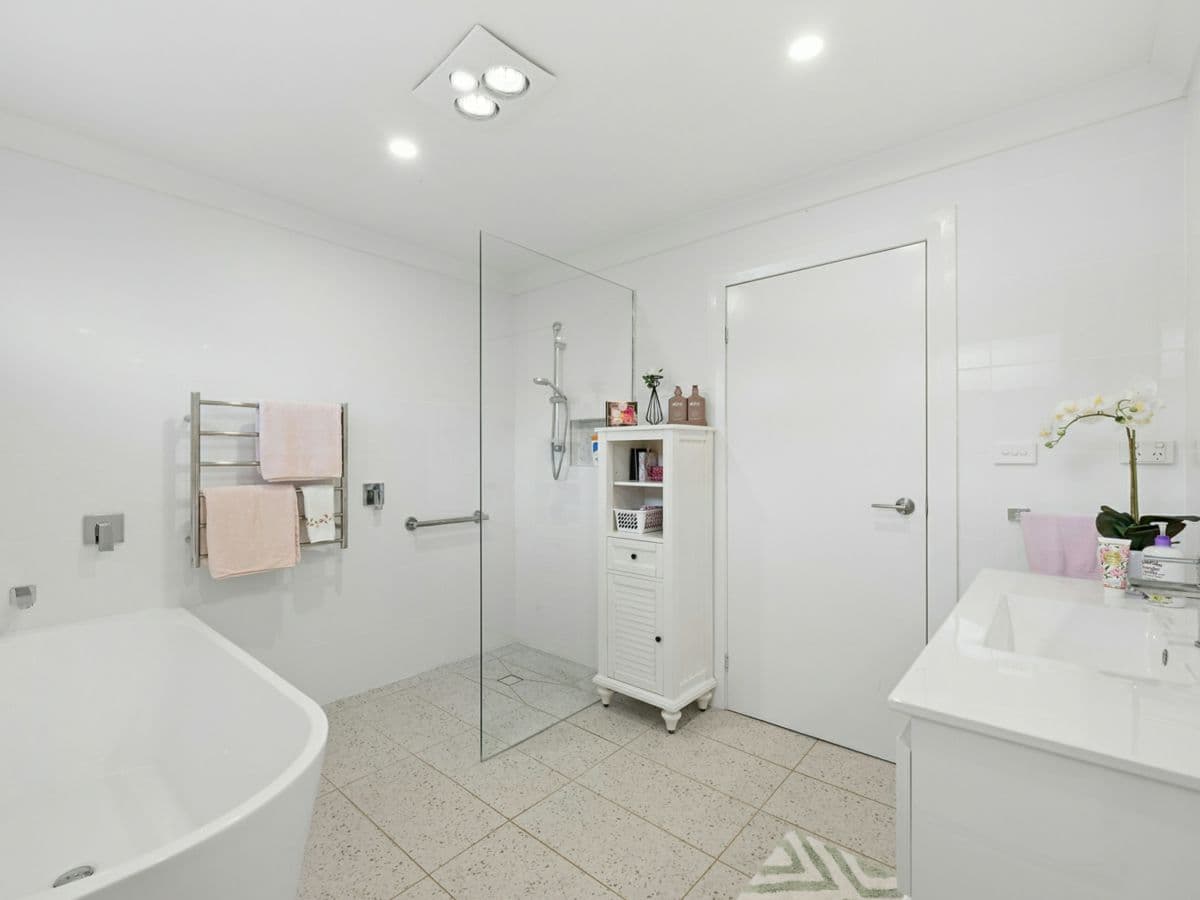 11 Maple Grove, WENTWORTH FALLS, Wentworth Falls - Thumbnail 7