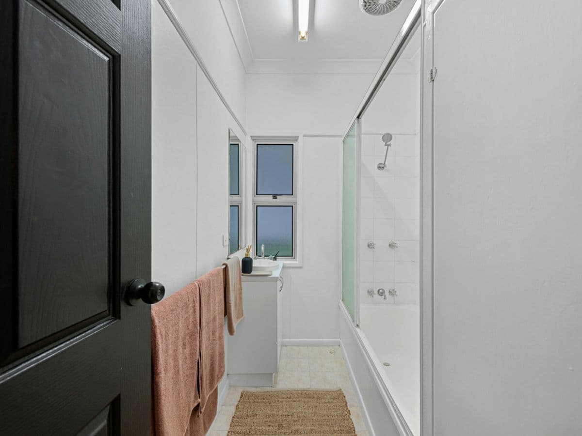 22 Bennetts Road, CAMP HILL, Camp Hill - Thumbnail 7