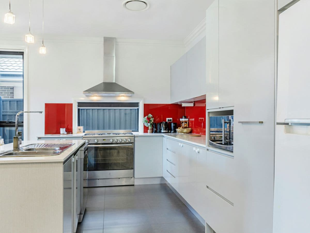 36 Bonney Crescent, JORDAN SPRINGS, Jordan Springs - Thumbnail 3