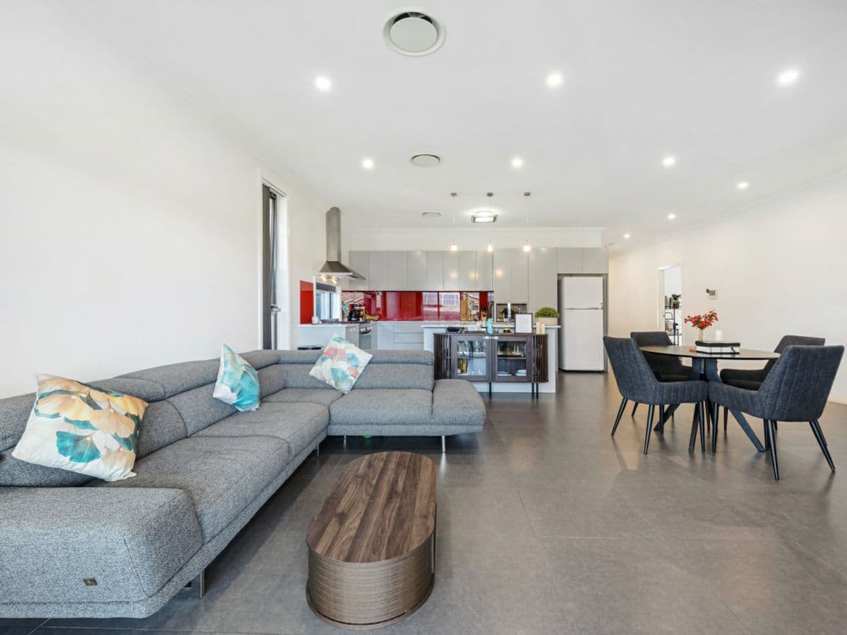 36 Bonney Crescent, JORDAN SPRINGS, Jordan Springs - Thumbnail 4