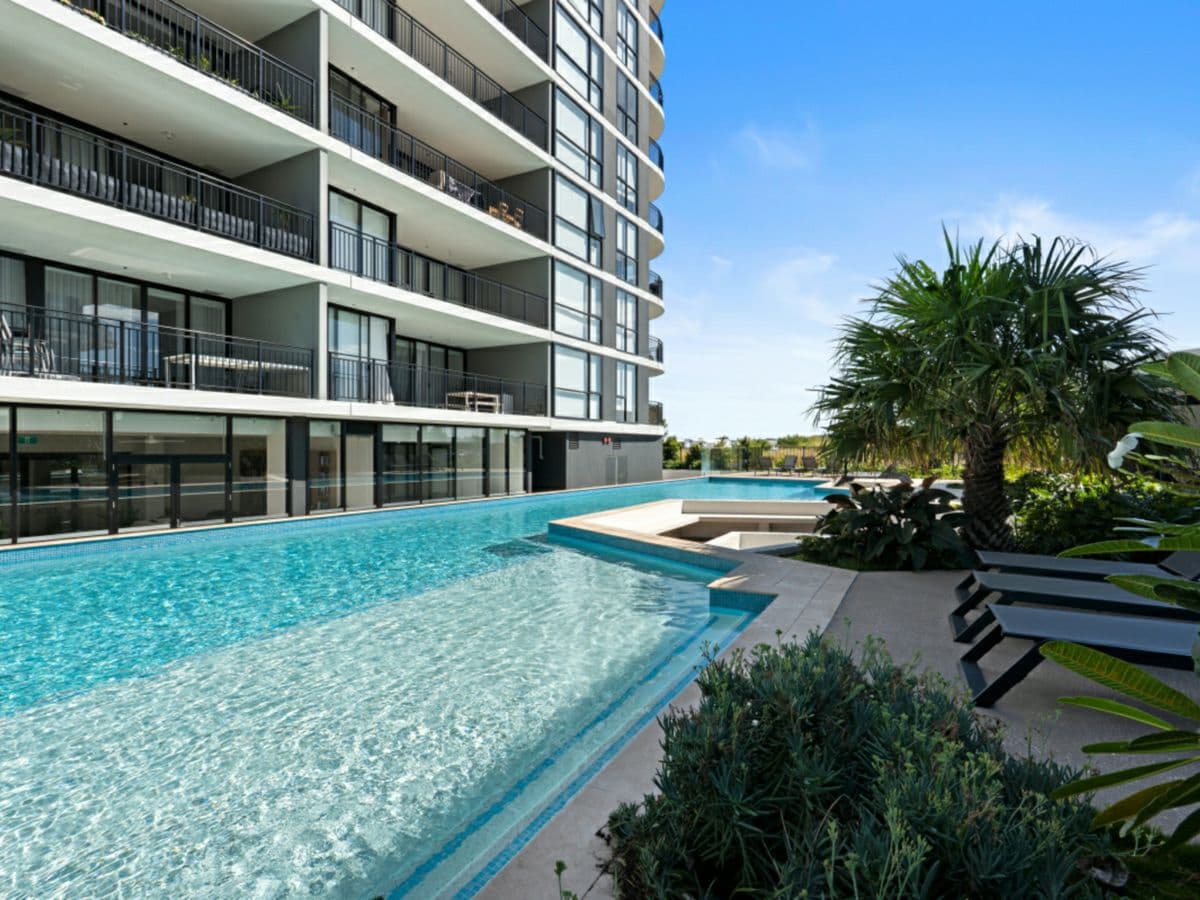 1301/10 Sickle Avenue, HOPE ISLAND, Hope Island - Image 1