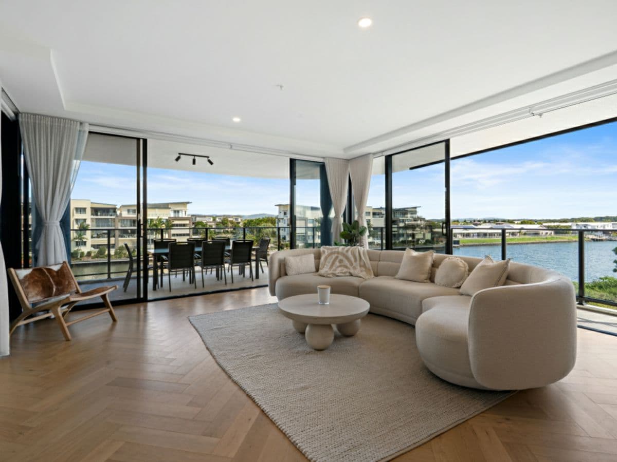 1301/10 Sickle Avenue, HOPE ISLAND, Hope Island - Thumbnail 2