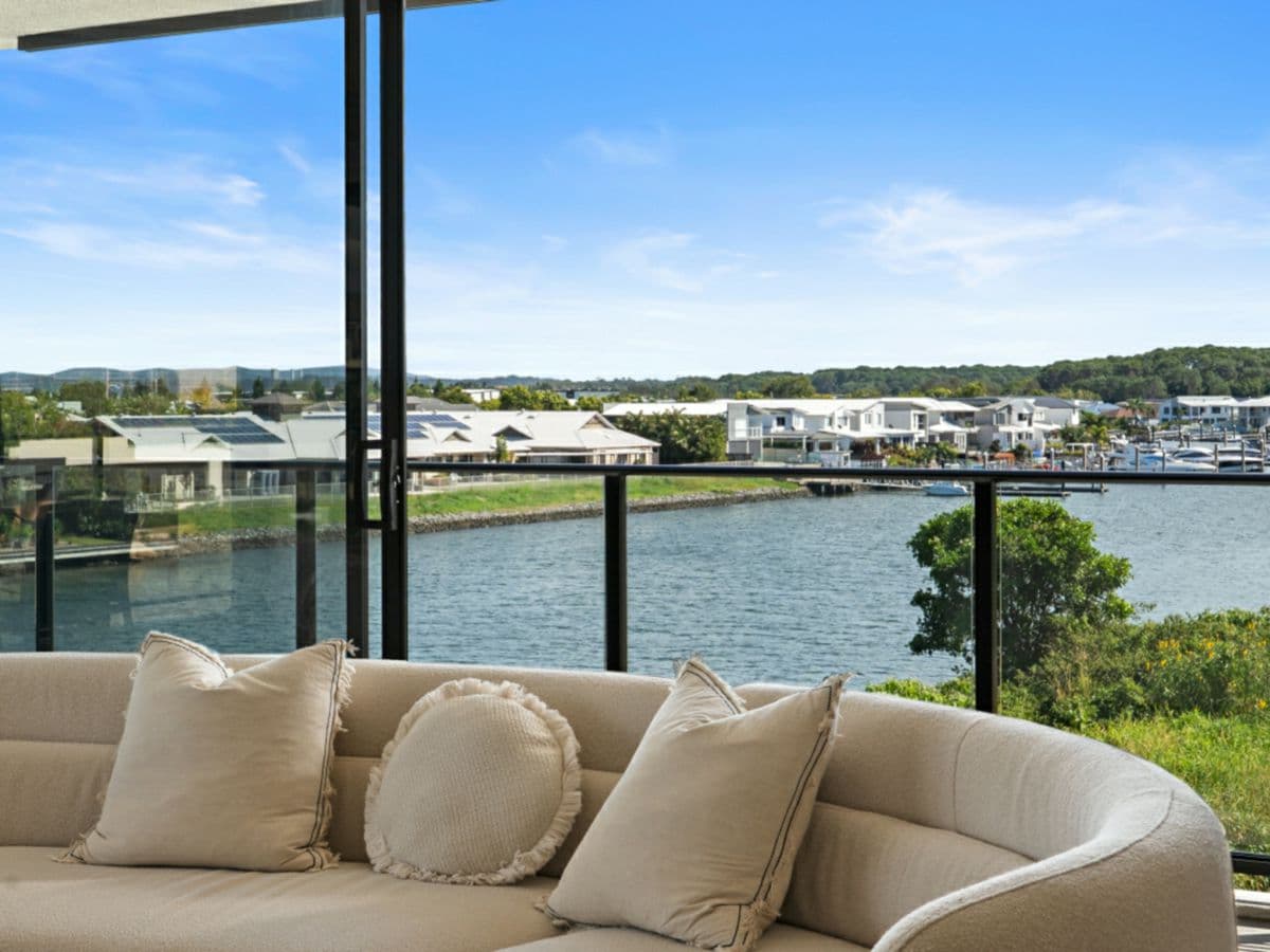 1301/10 Sickle Avenue, HOPE ISLAND, Hope Island - Thumbnail 3
