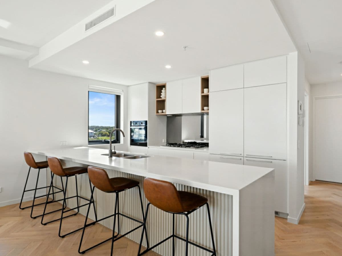 1301/10 Sickle Avenue, HOPE ISLAND, Hope Island - Thumbnail 5