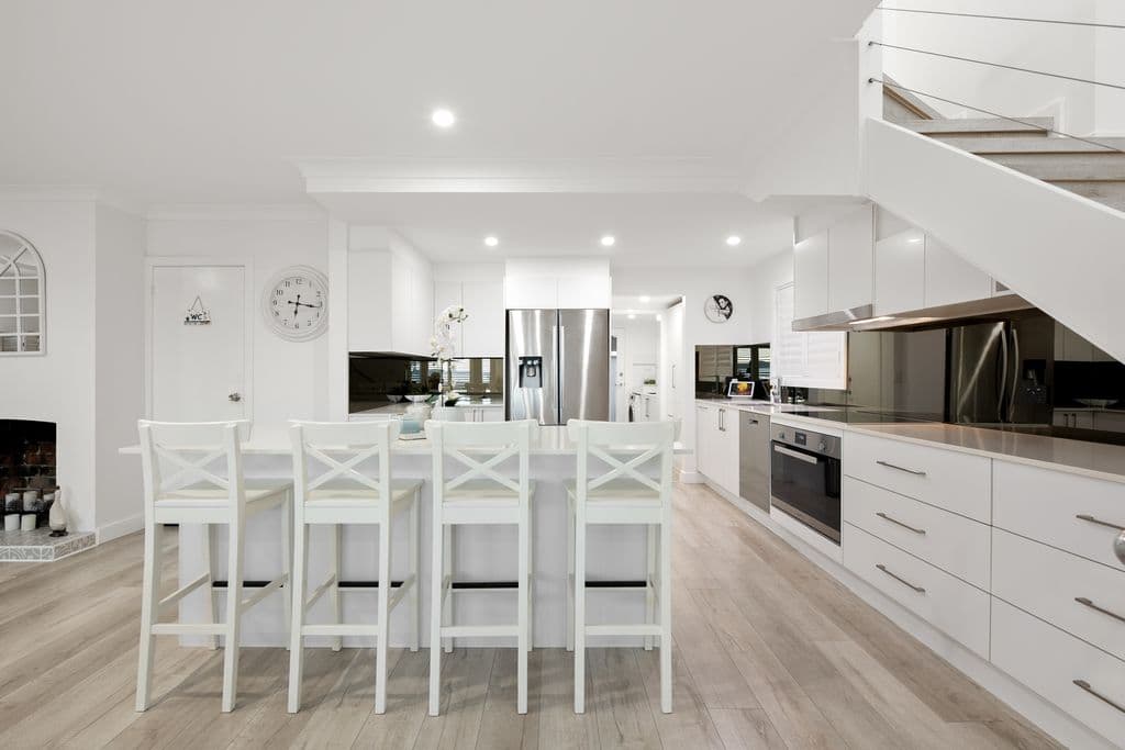 2 Brooks Parade, Belmont - Thumbnail 5