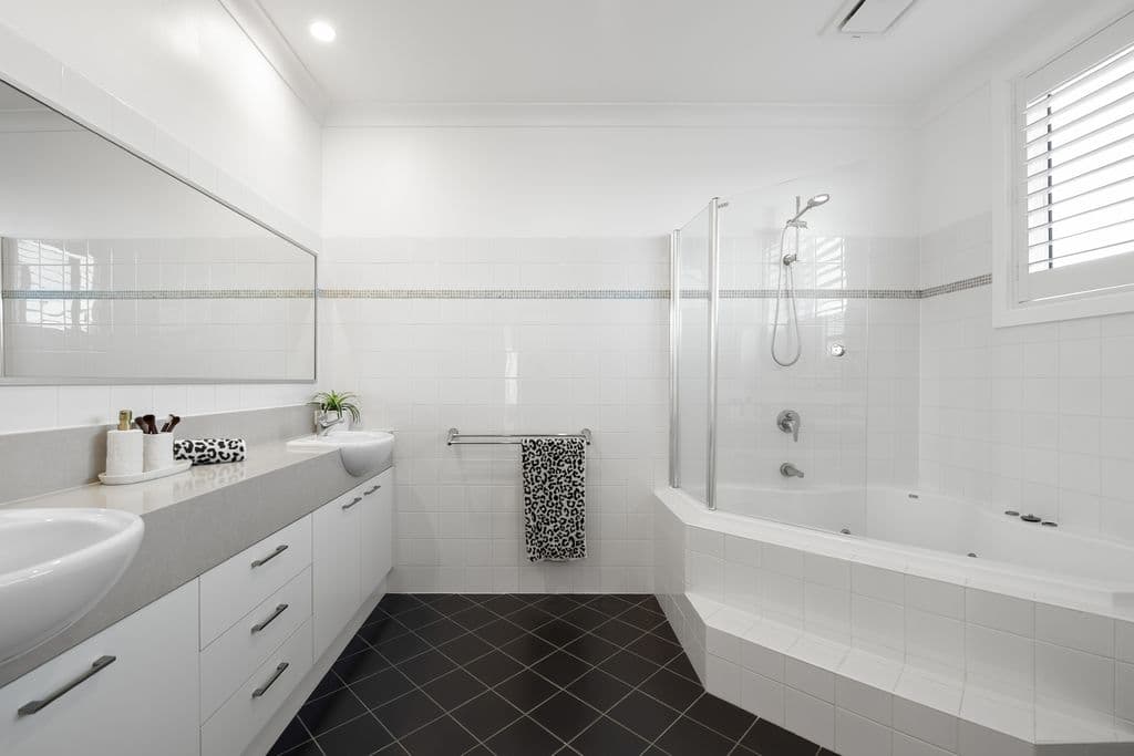 2 Brooks Parade, Belmont - Thumbnail 6