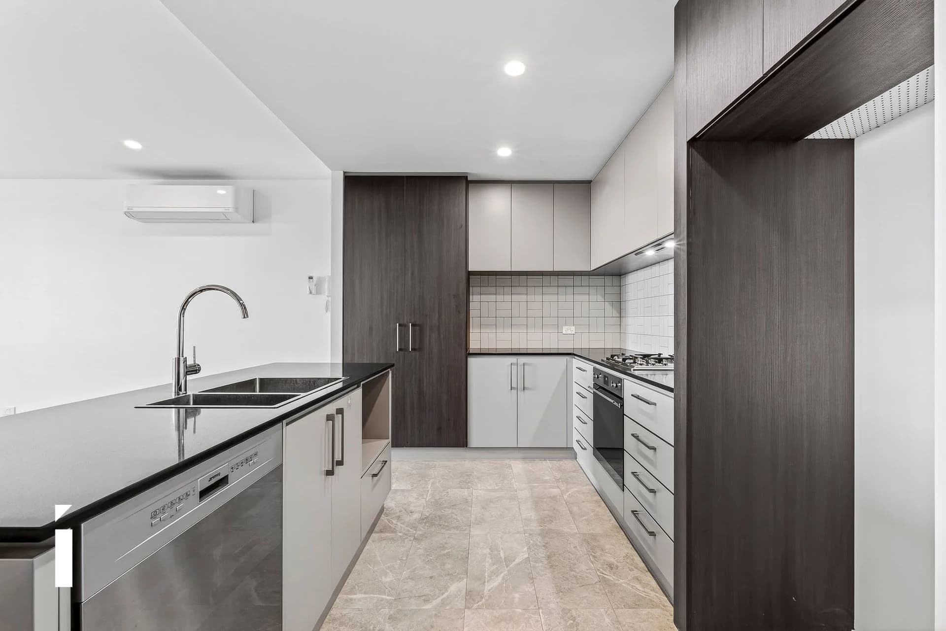 131/11 Irving Street, Phillip, Phillip - Thumbnail 3