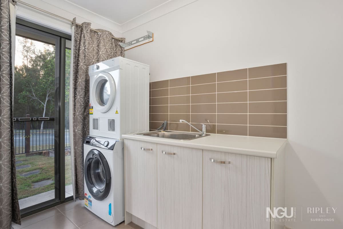 42 Knightsbridge Drive, Chuwar QLD 4306, Chuwar - Thumbnail 3