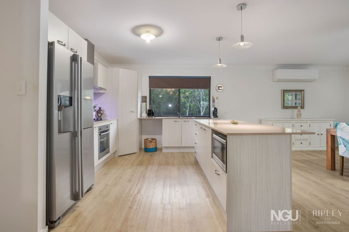 42 Knightsbridge Drive, Chuwar QLD 4306, Chuwar - Thumbnail 8