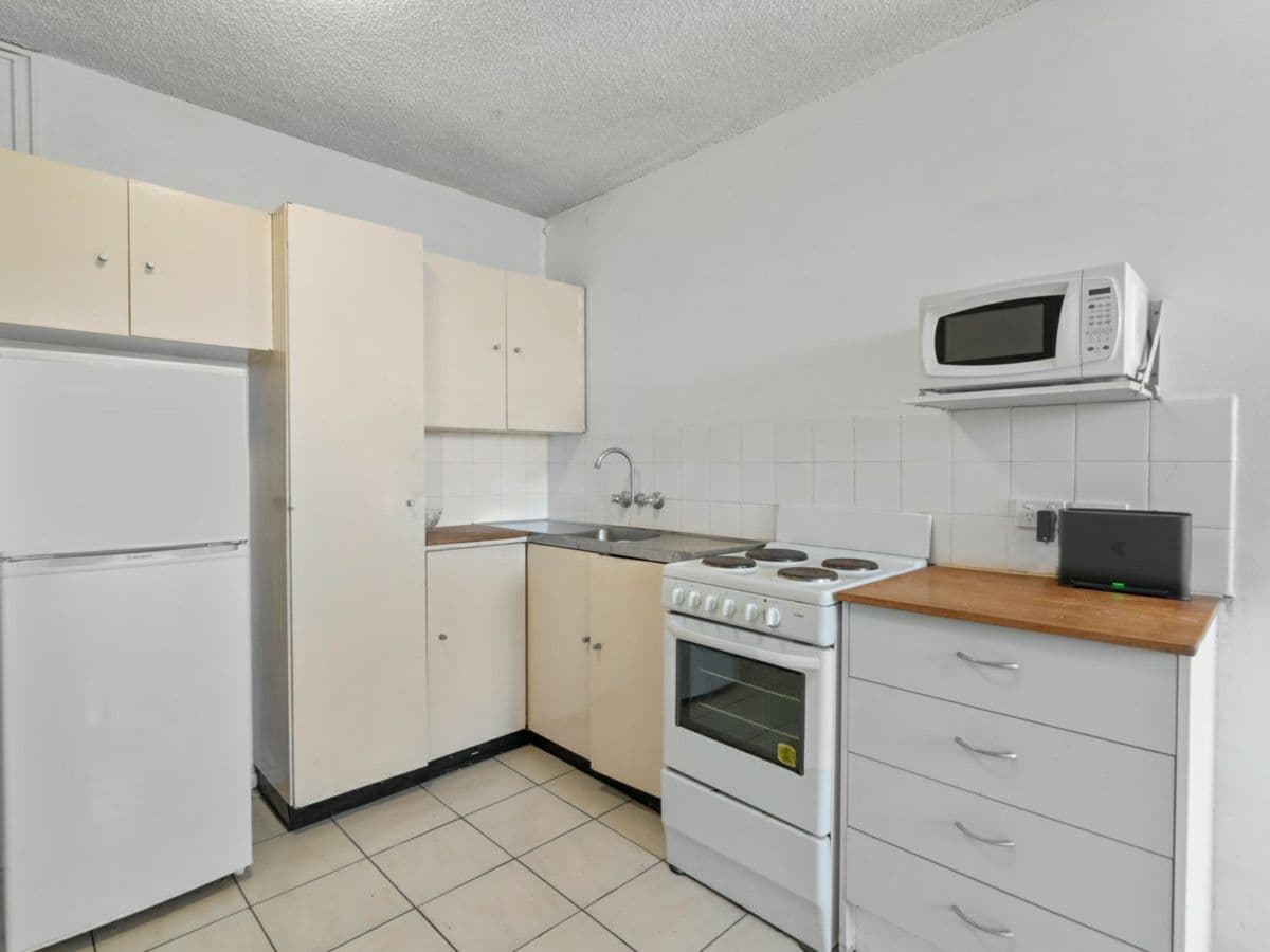 55/3049 Surfers Paradise Boulevard, SURFERS PARADISE, Surfers Paradise - Thumbnail 3