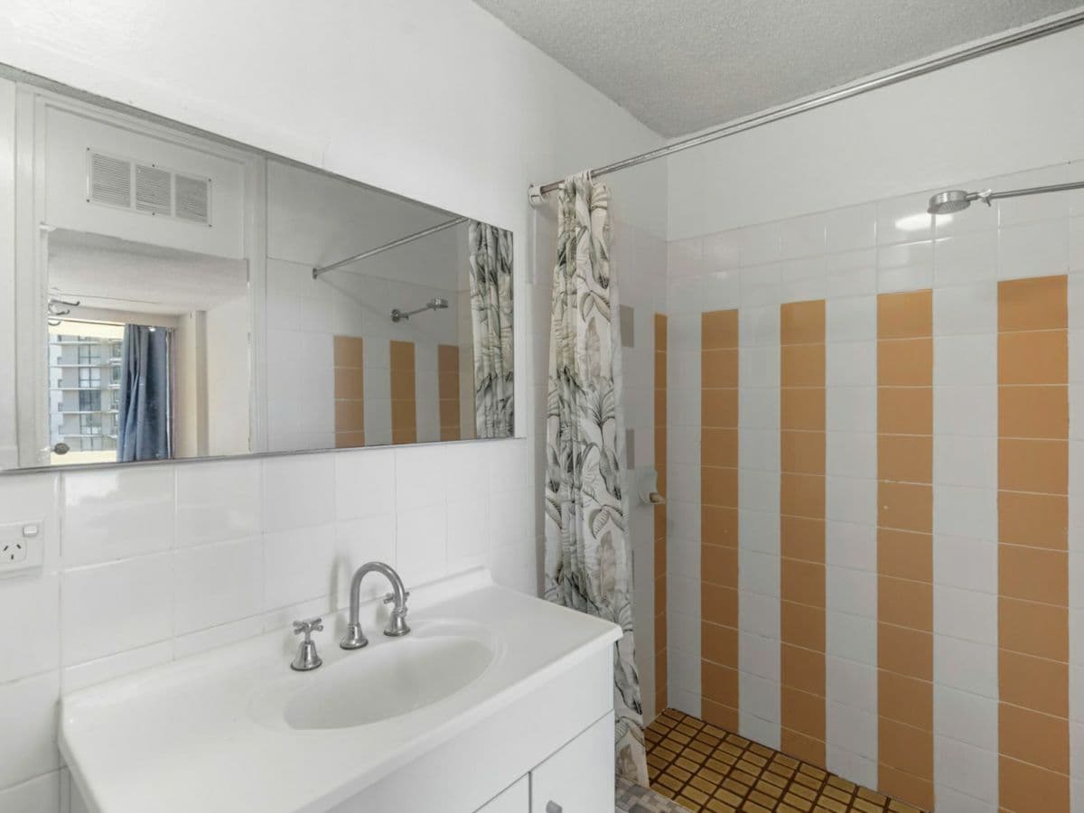 55/3049 Surfers Paradise Boulevard, SURFERS PARADISE, Surfers Paradise - Thumbnail 4
