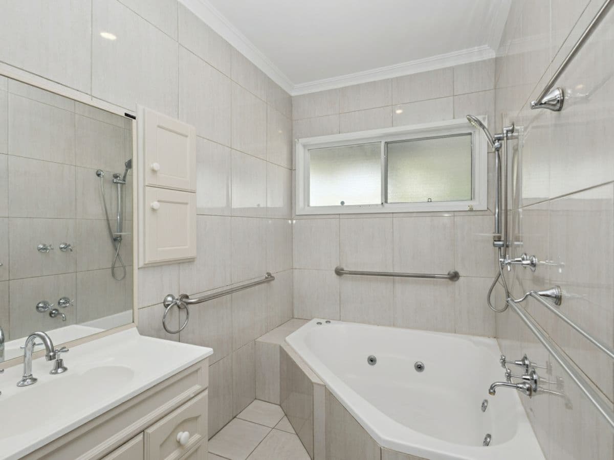 6 Olympic Parade, KANGAROO FLAT, Kangaroo Flat - Thumbnail 8