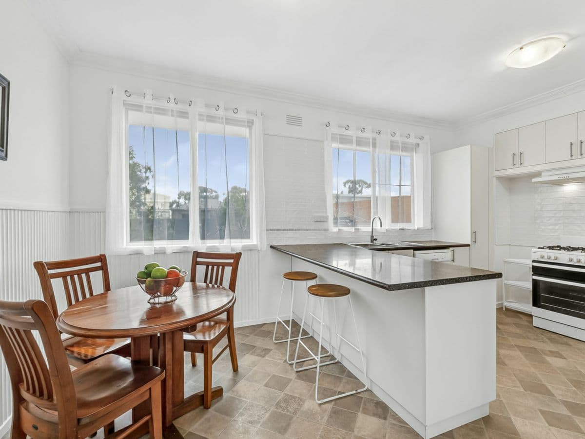 35 Libau Avenue, BELL PARK, Bell Park - Thumbnail 3