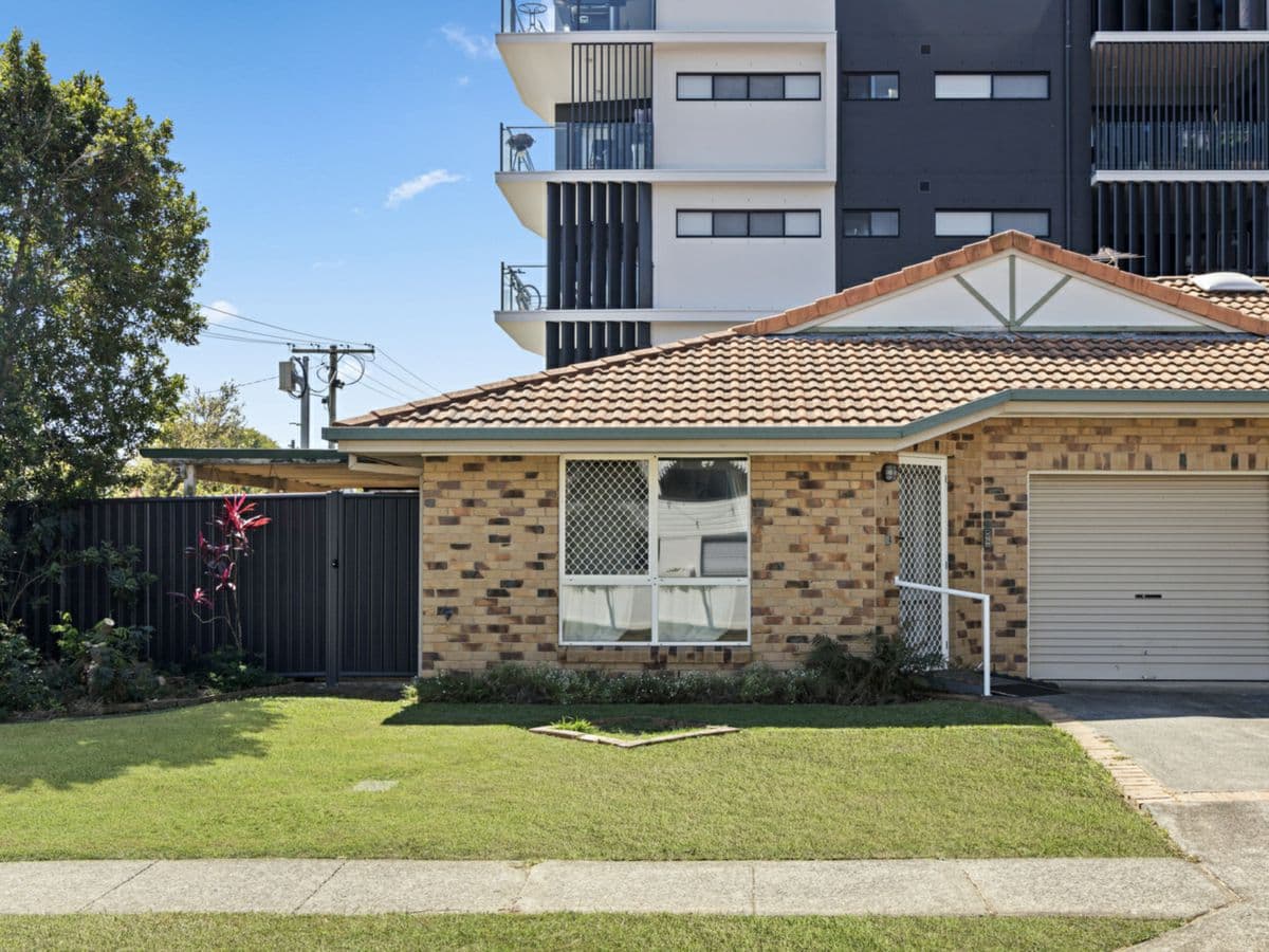 1/22 Henry Street, WYNNUM, Wynnum - Image 1