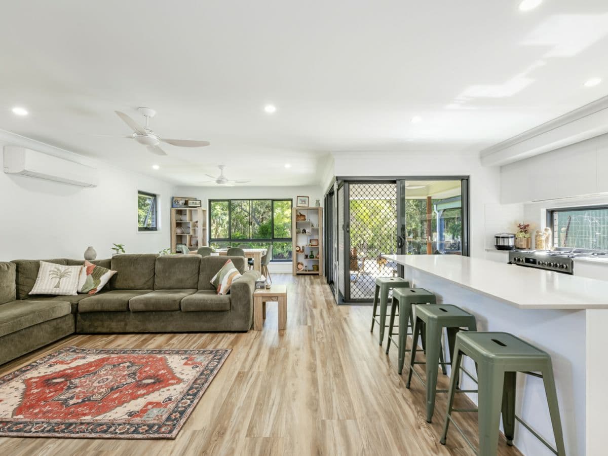 37 Regency Road, MOORE PARK BEACH, Moore Park Beach - Thumbnail 3