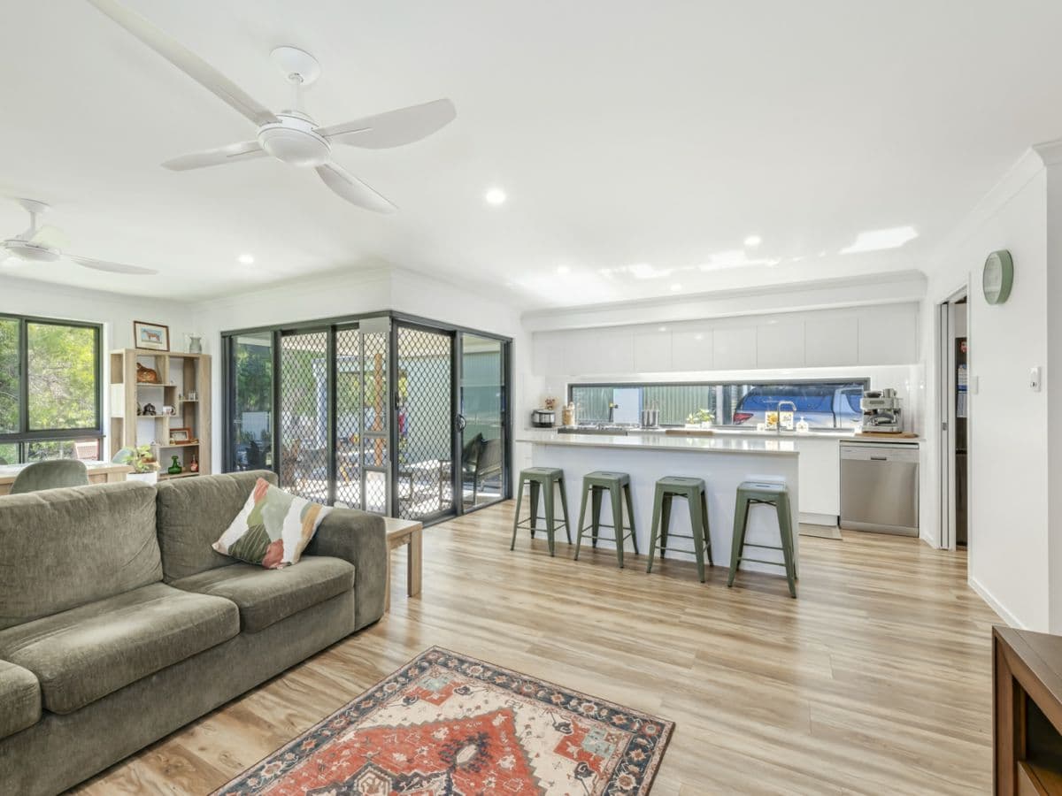 37 Regency Road, MOORE PARK BEACH, Moore Park Beach - Thumbnail 4