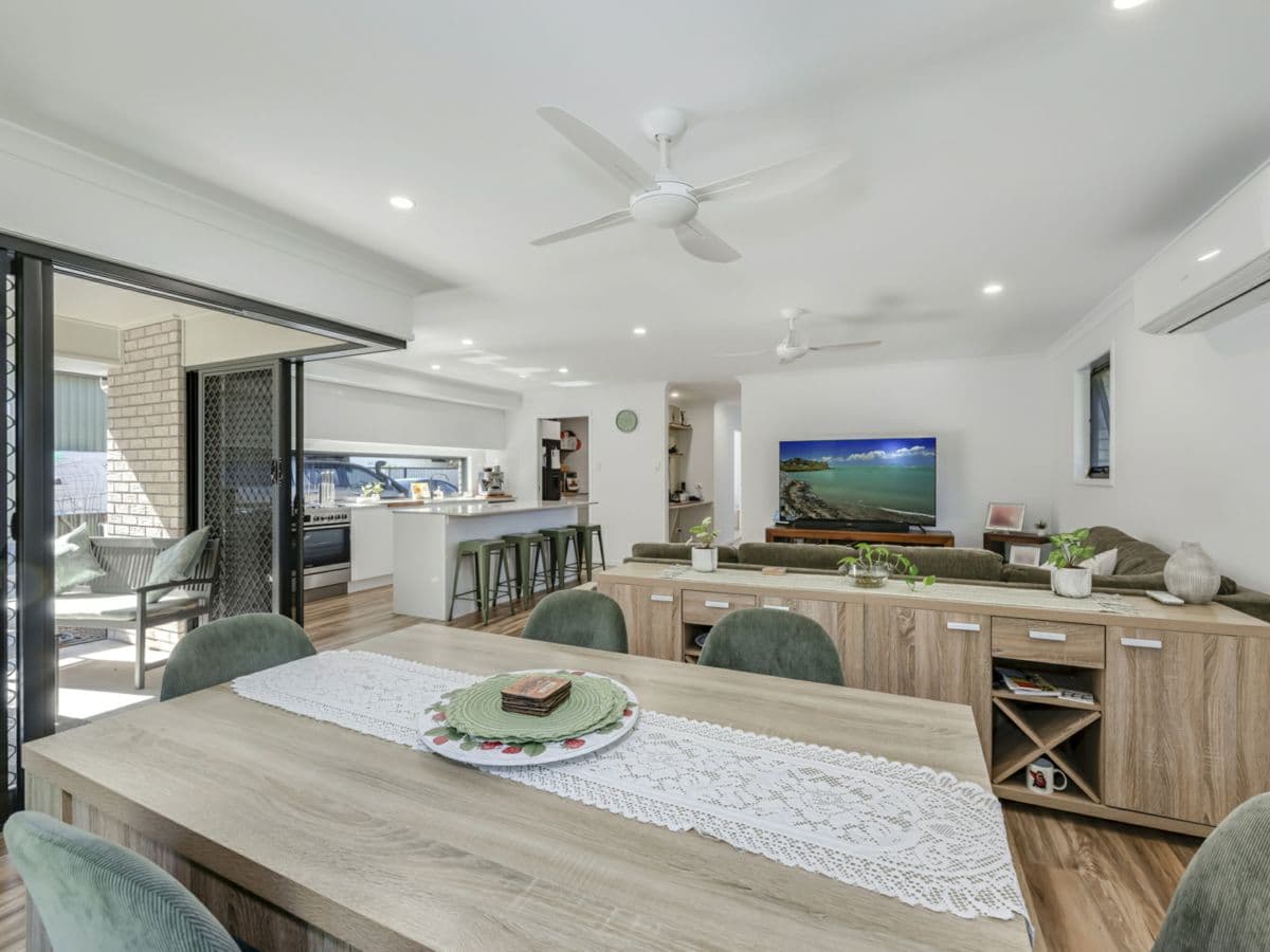 37 Regency Road, MOORE PARK BEACH, Moore Park Beach - Thumbnail 8