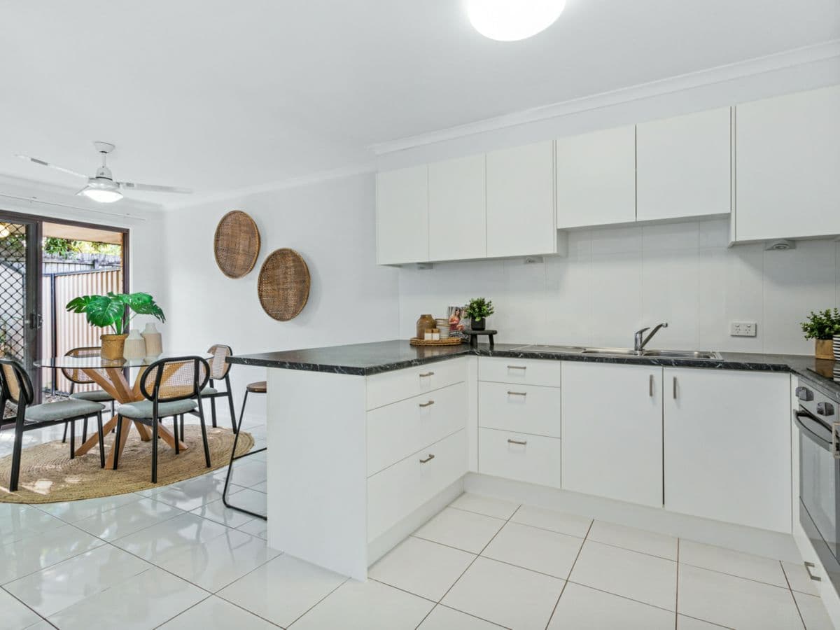 2/307 Government Road, LABRADOR, Labrador - Thumbnail 2