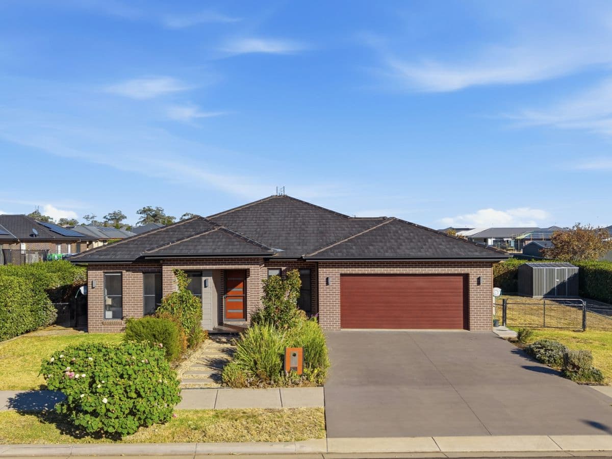 29 Jubata Drive, TAMWORTH, Tamworth - Image 1