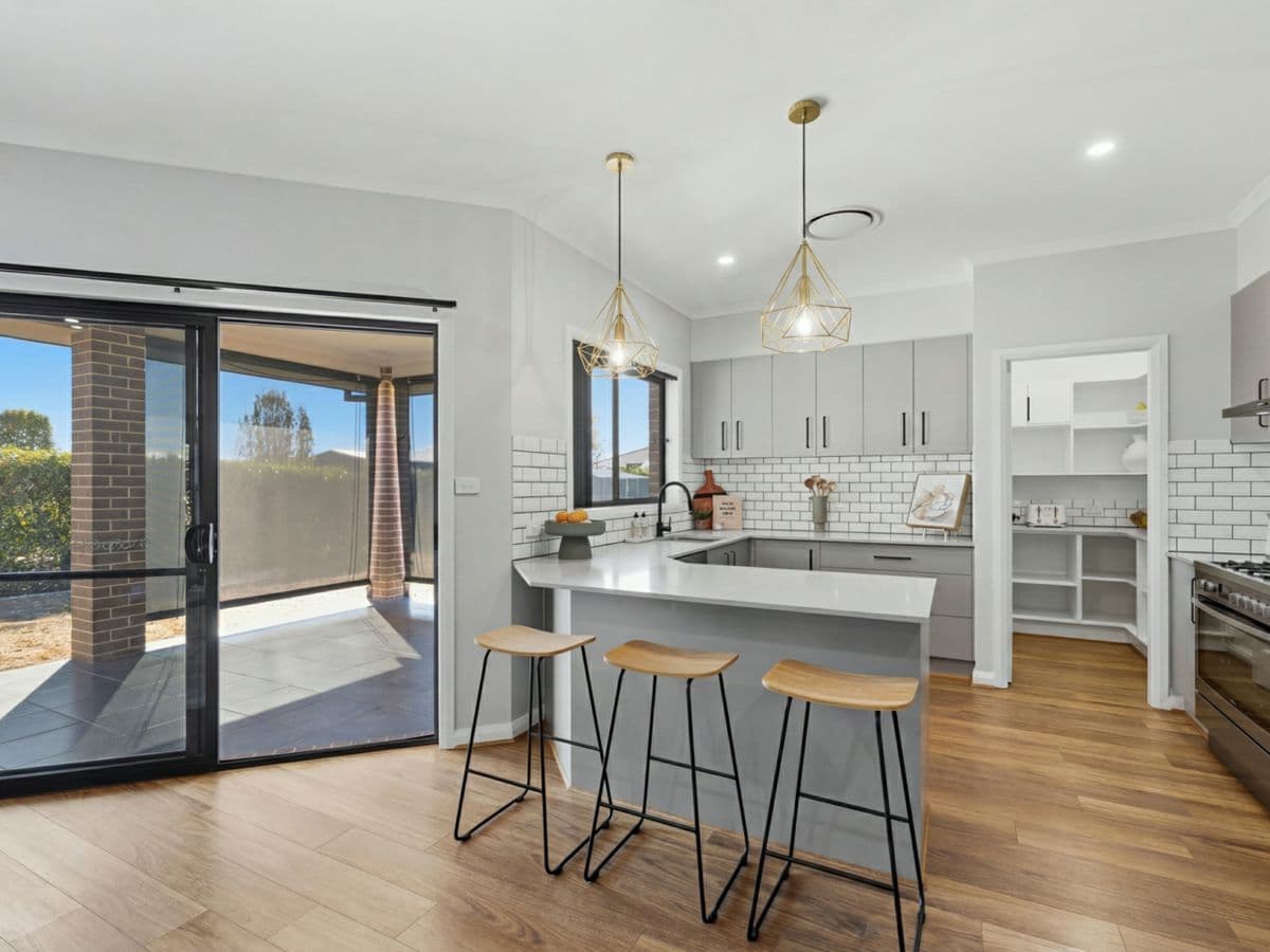 29 Jubata Drive, TAMWORTH, Tamworth - Thumbnail 3