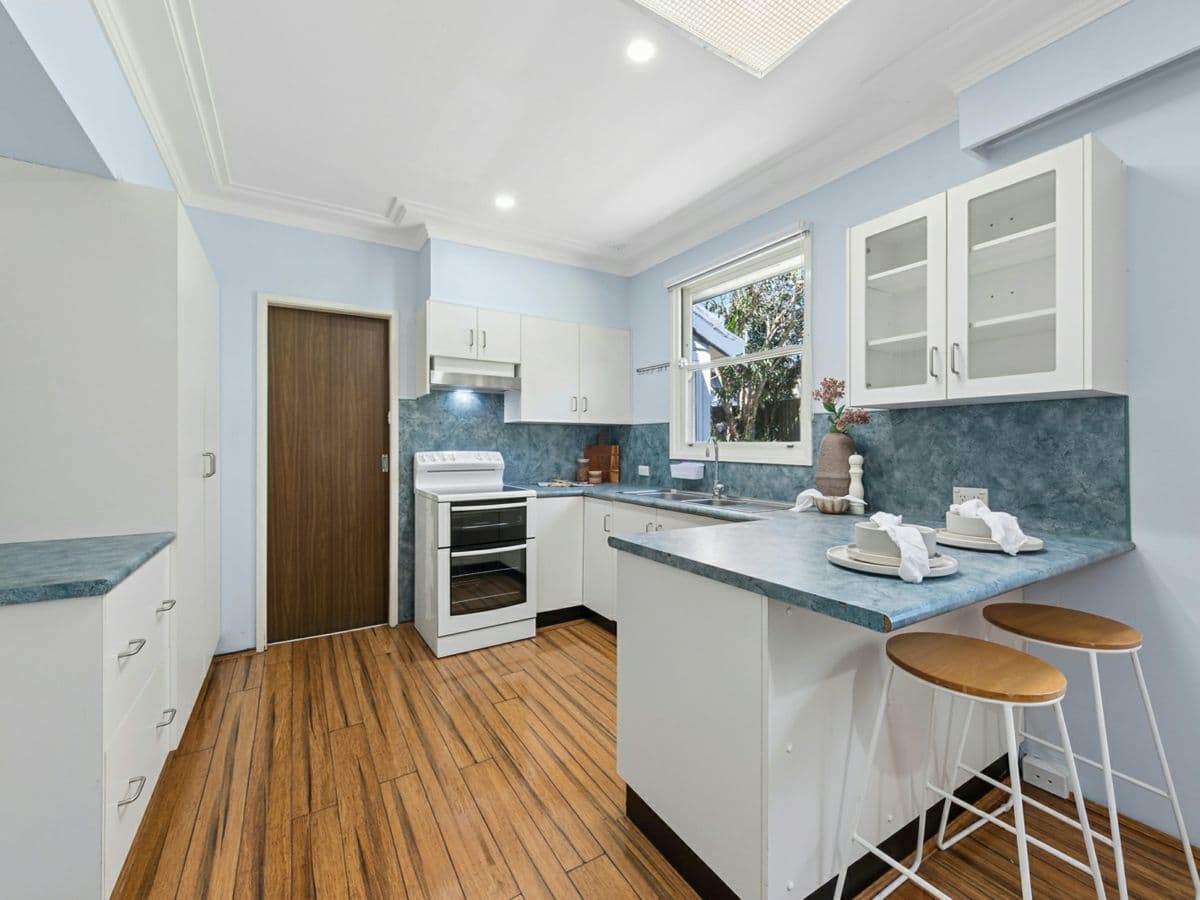 33 Cambridge Drive, RANKIN PARK, Rankin Park - Thumbnail 4