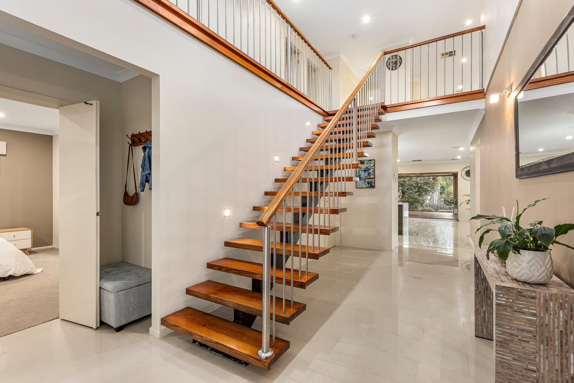 18 Treevalley Drive, Doncaster East - Thumbnail 2