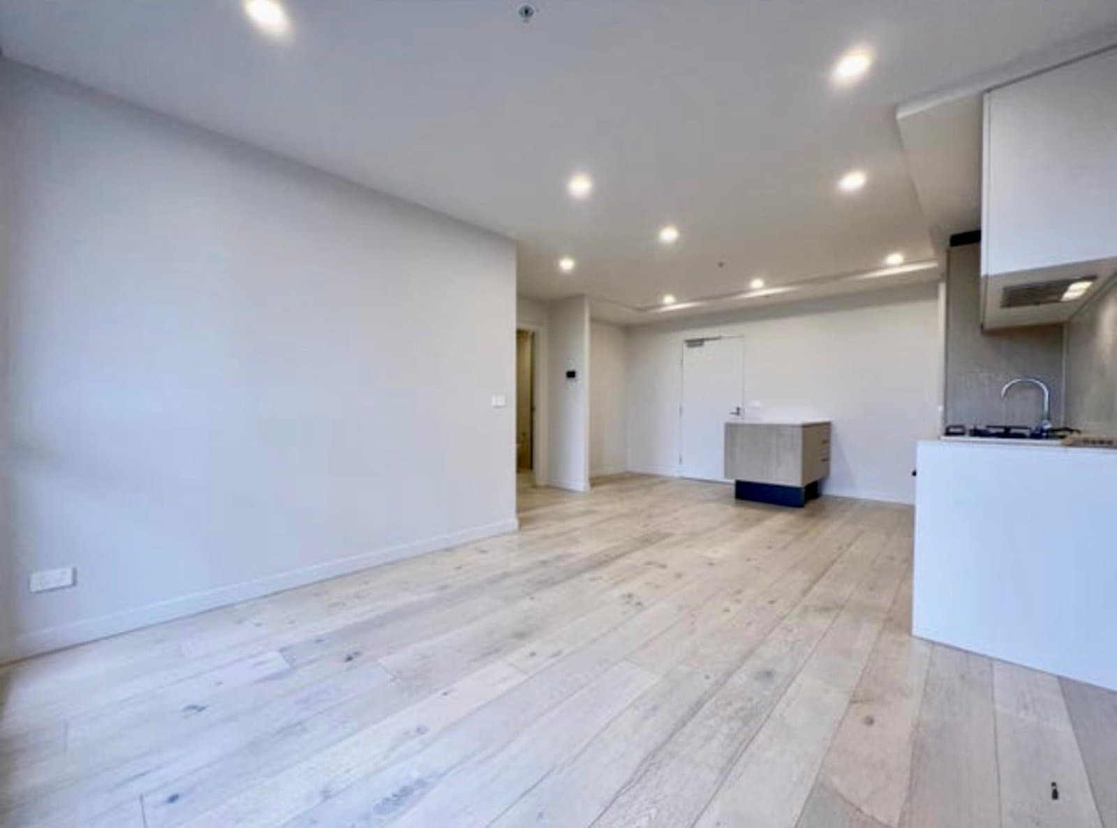 207/999 Whitehorse Road, Box Hill, Box Hill - Thumbnail 3