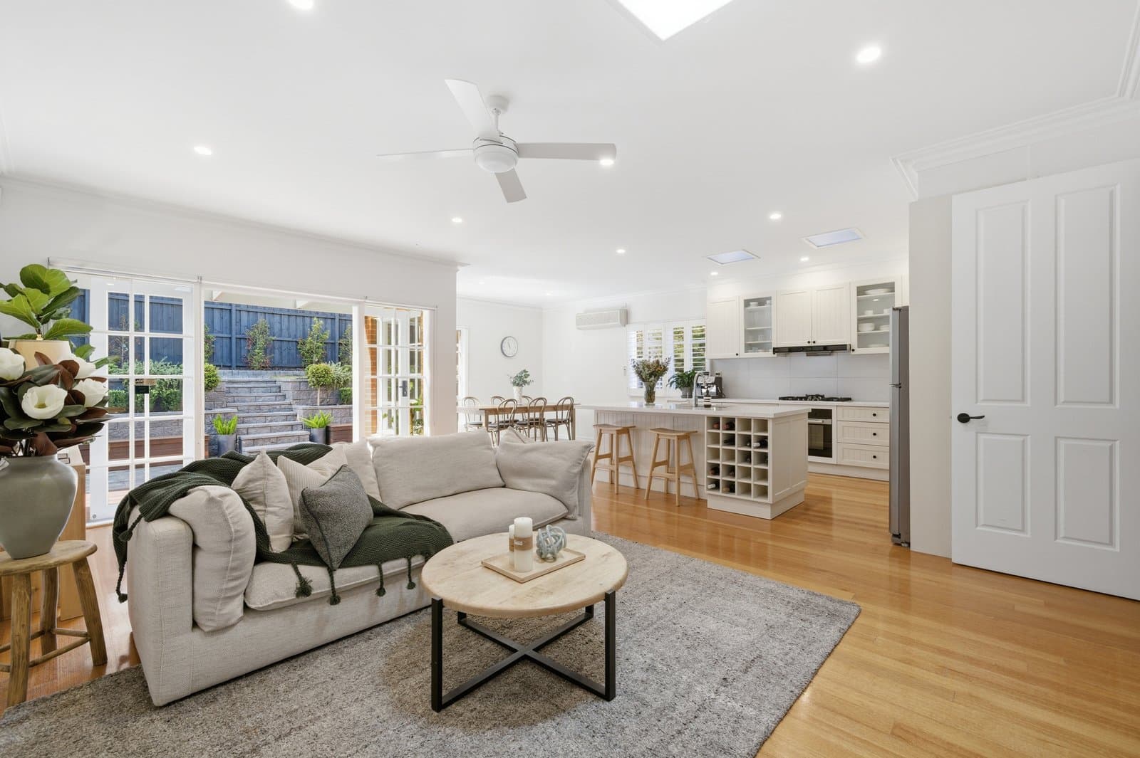 82 Murray Drive, Burwood, Burwood - Thumbnail 2