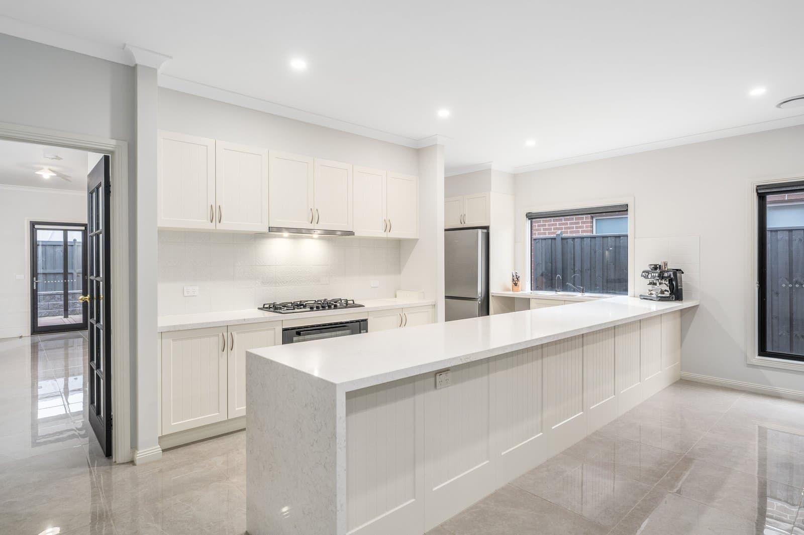 17 Farndale Drive, Lara, Lara - Thumbnail 5
