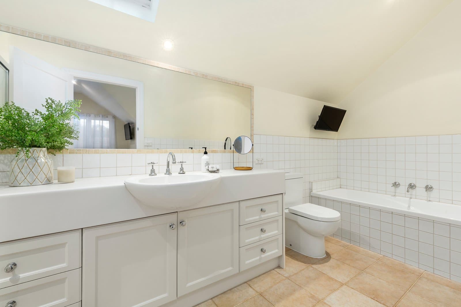 9 Myrtle Road, Hampton, Hampton - Thumbnail 6