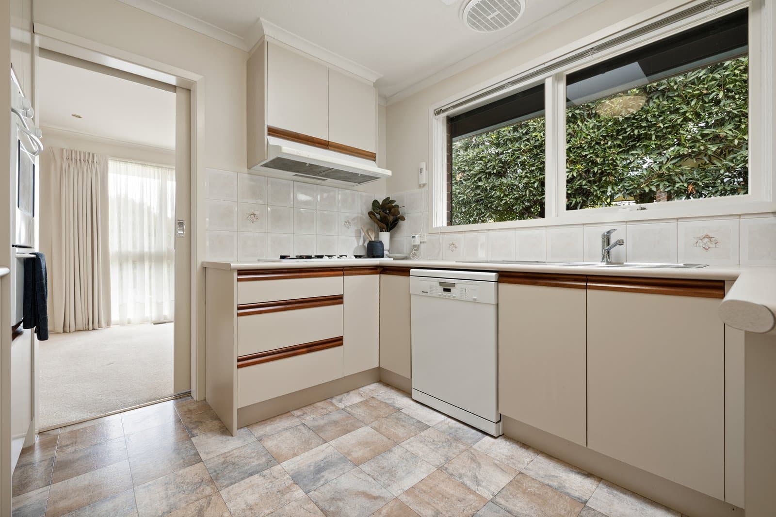 6 Elkins Court, Wheelers Hill, Wheelers Hill - Thumbnail 5