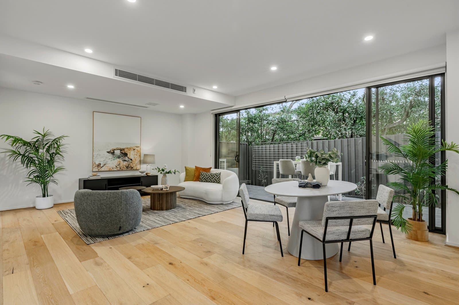 1/15 Kireep Road, Balwyn - Thumbnail 2