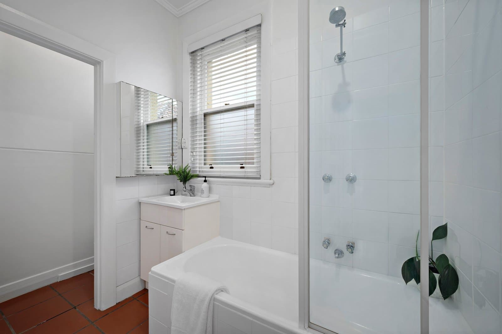 7/16-17 Marine Parade, St Kilda - Thumbnail 6