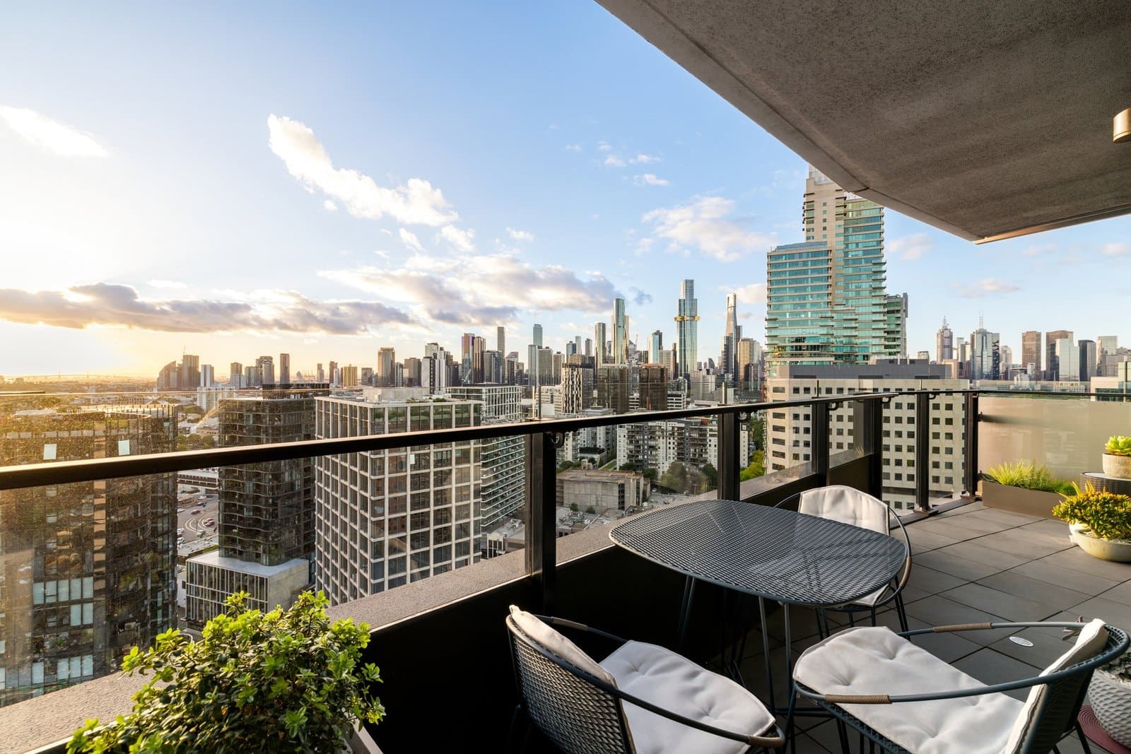 2105/50 Albert Road, South Melbourne - Thumbnail 2