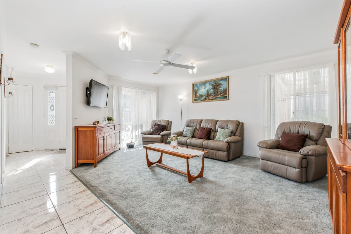 34 Brentwood Drive, Cranbourne North VIC 3977, Cranbourne North - Thumbnail 3