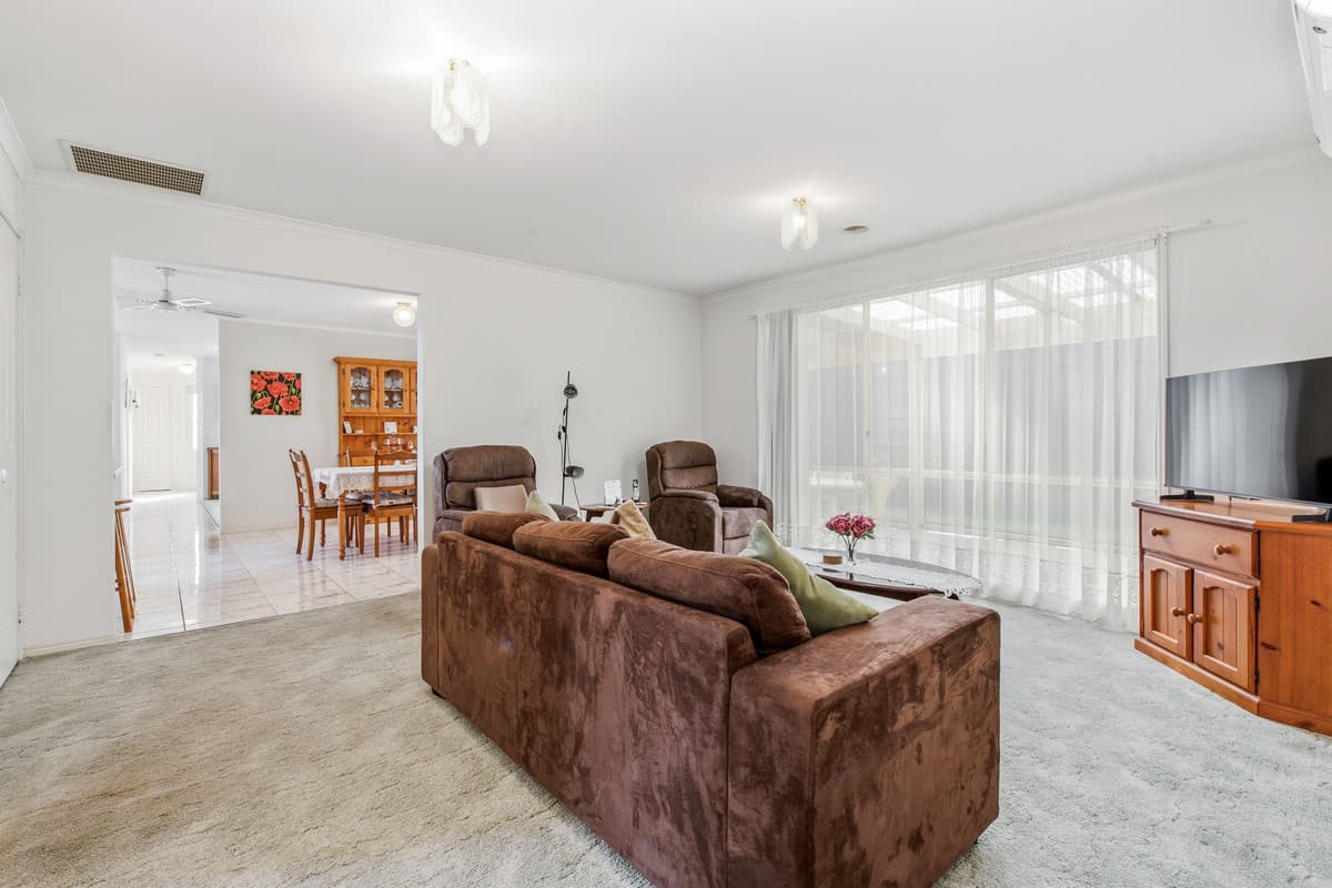 34 Brentwood Drive, Cranbourne North VIC 3977, Cranbourne North - Thumbnail 4