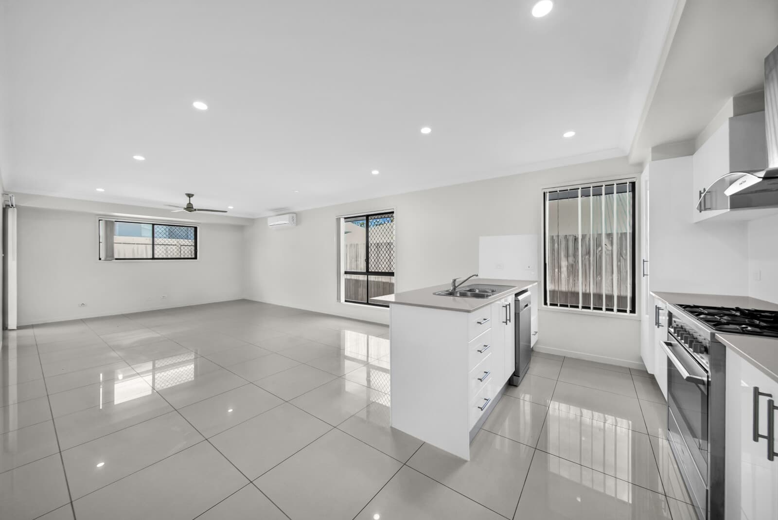 60 Pepper Tree Drive Holmview QLD 4207, Holmview - Thumbnail 2