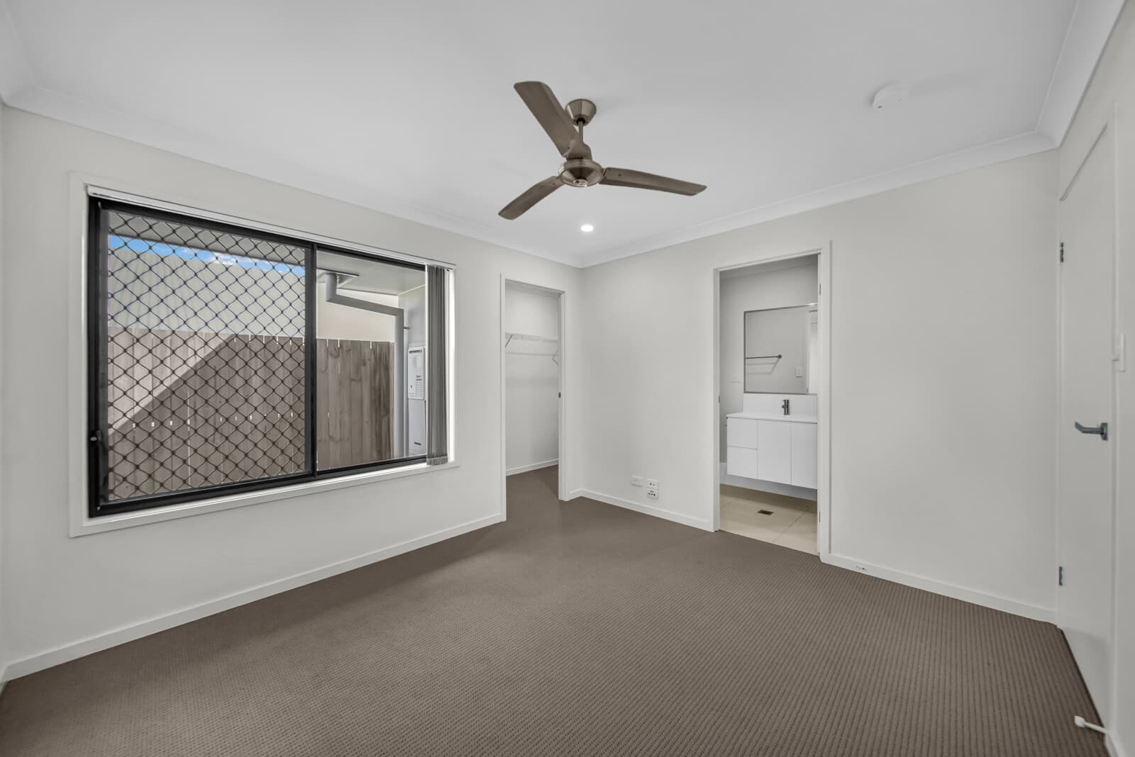 60 Pepper Tree Drive Holmview QLD 4207, Holmview - Thumbnail 7