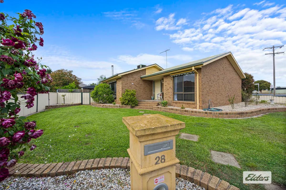 28 Cypress Street, Stawell, VIC, 3380, Stawell - Thumbnail 2