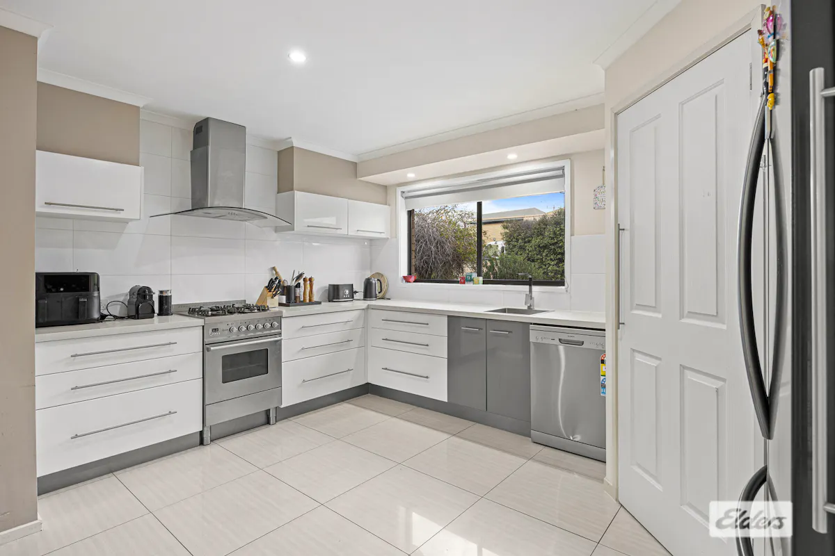 28 Cypress Street, Stawell, VIC, 3380, Stawell - Thumbnail 3